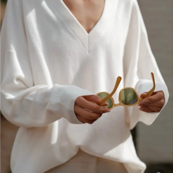 JENNI KAYNE Charlie V-Neck Sweater Ivory Cashmere for @Odessarose1947 - Picture 4 of 12